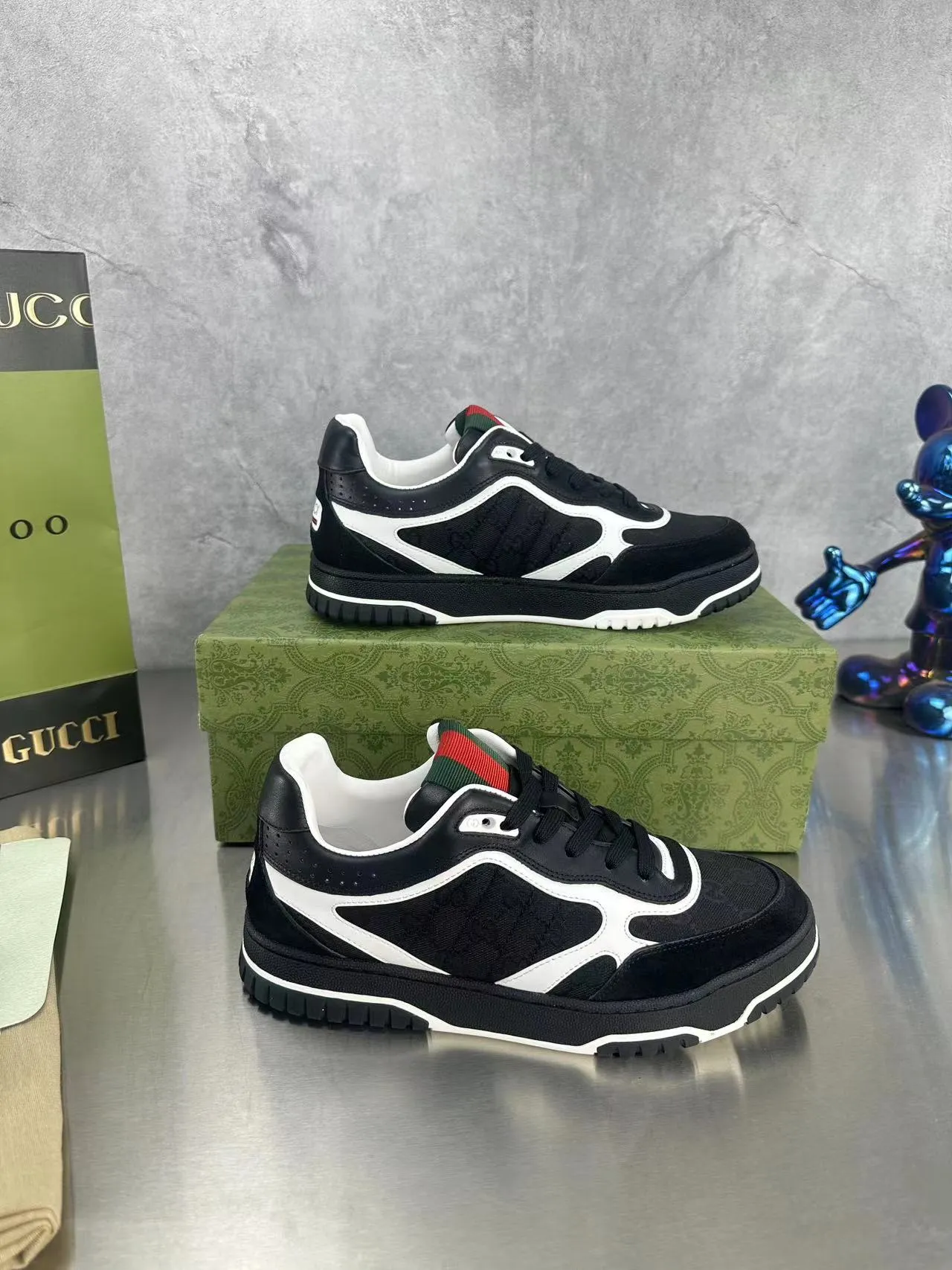 👟👟Ex-factory price 600👟👟 Gucci's latest hot-selling series of high and low-cut distressed couple's sneakers are shipped. The original version is purchased, developed and manufactured. This high-low top sneaker adopts a basketball-style silhouette design, cleverly integrated with hollow panels and distressed effects, showing its unique ingenuity. The ingenuity incorporates brand logo details such as interlocking Double G styling accessories and Gucci lettering, a low-key tribute to the brand's design heritage. Exquisite packaging at the delivery counter 🛍📦 ▪️ Fabric: Original customized imported first-layer cowhide ▪️ Inner lining: Imported first-layer cowhide ▪️ Sole: Original molded TPU sole ▪️ Sole thickness: 3cm ▪️ Size: 35-46 (Male 38 46 customized)